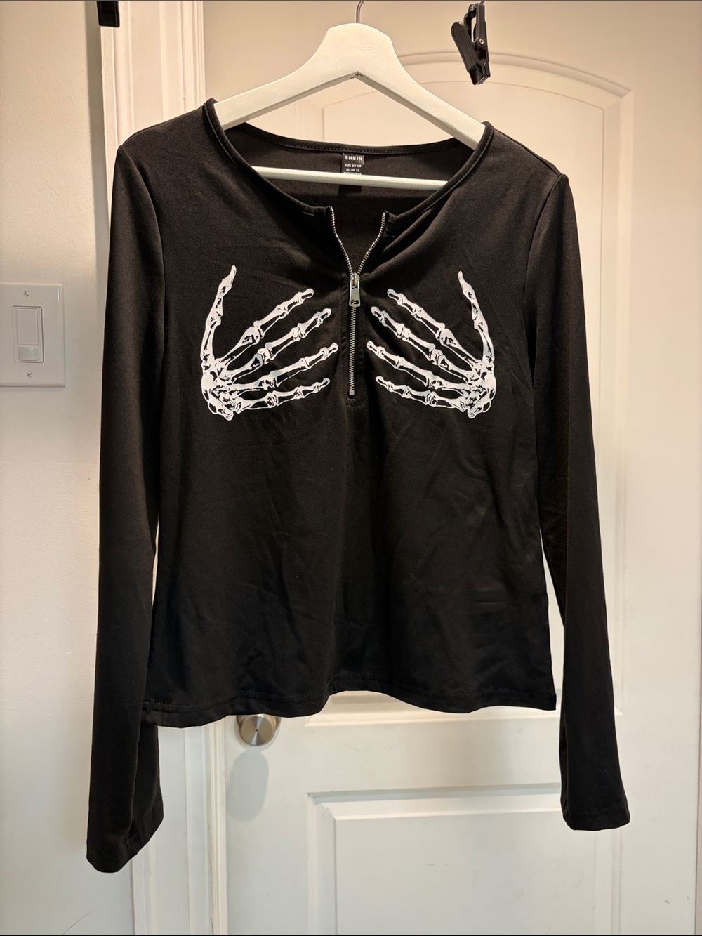 SHEIN Black Long-Sleeve Skeleton Hand Zip-Front Tee
